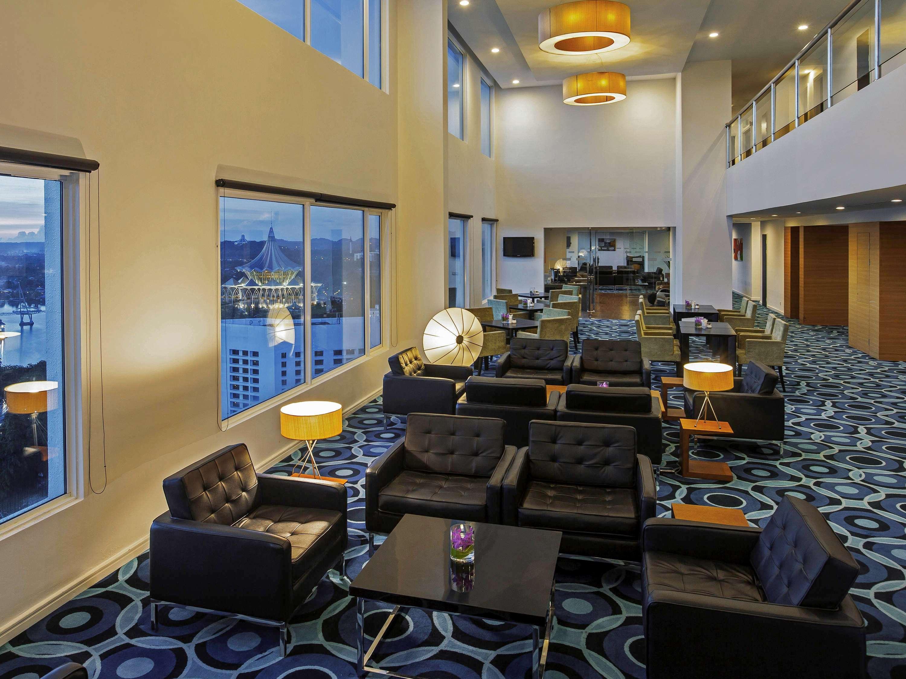 فندق بولمان كوشنغ كوشنج المظهر الخارجي الصورة The lounge at the airport