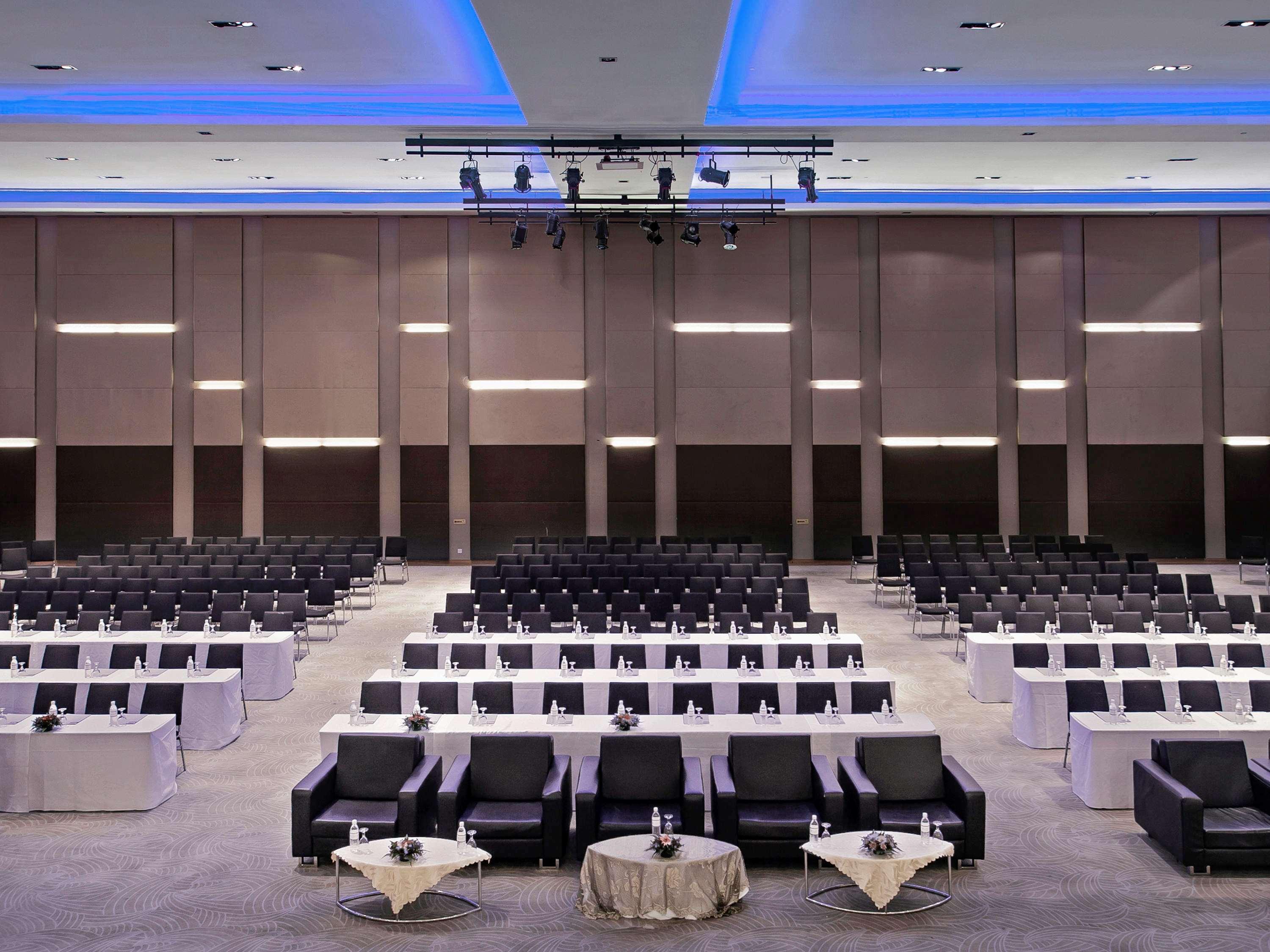 فندق بولمان كوشنغ كوشنج المظهر الخارجي الصورة The conference hall