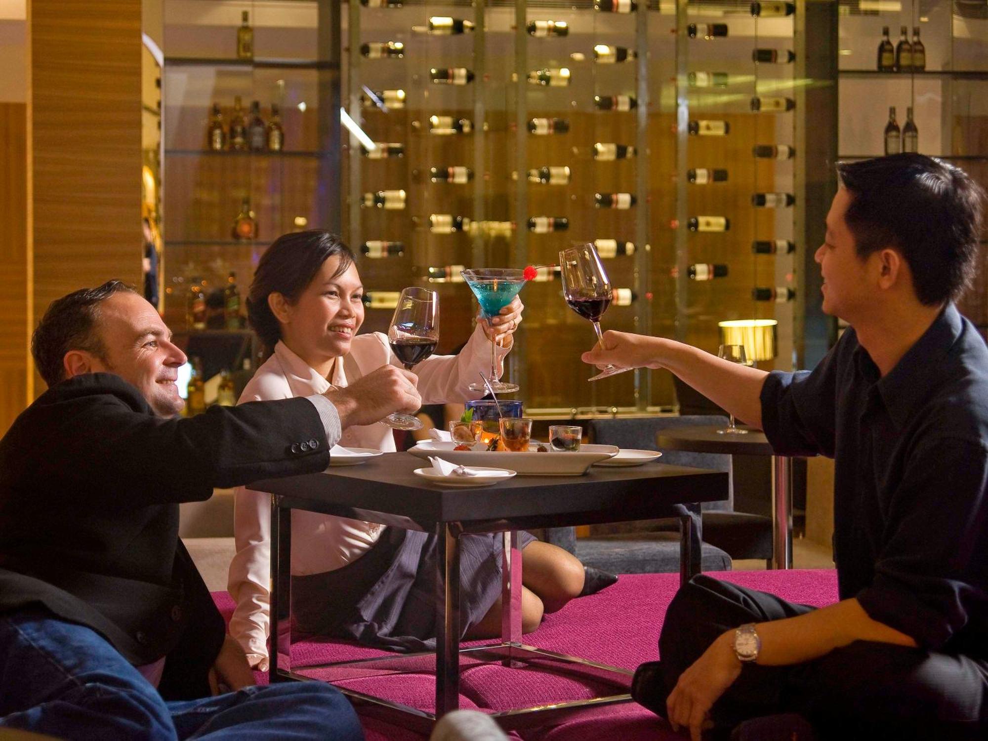 فندق بولمان كوشنغ كوشنج المظهر الخارجي الصورة The Wine Bar
