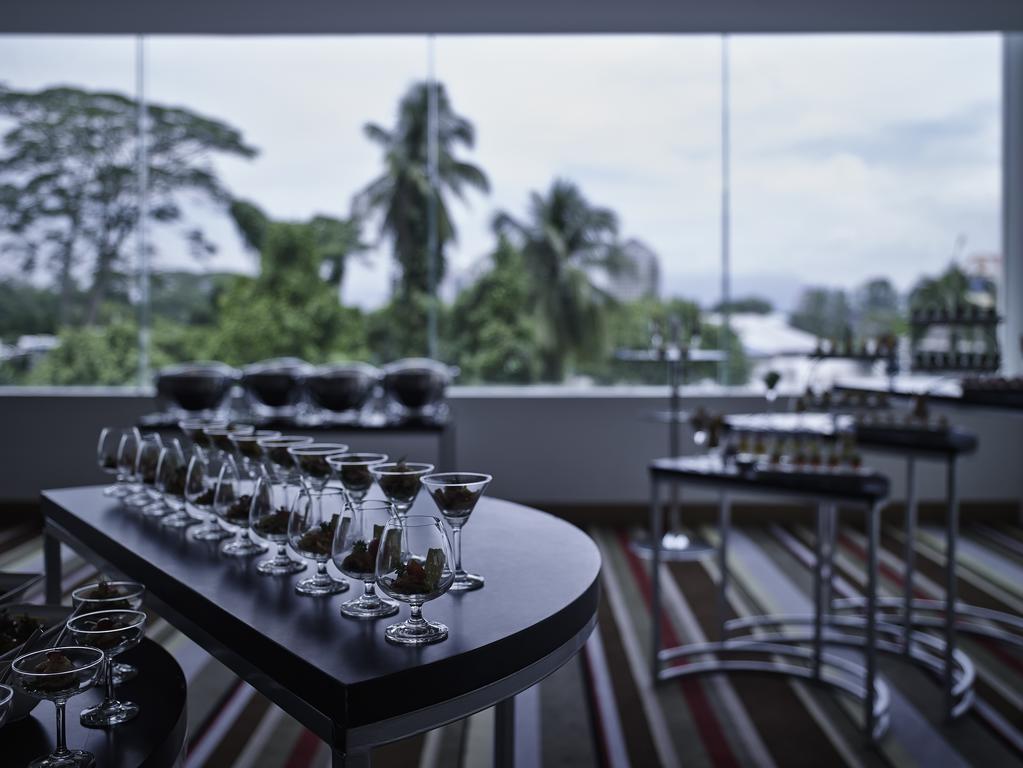 فندق بولمان كوشنغ كوشنج المظهر الخارجي الصورة The bar at the 101 bar